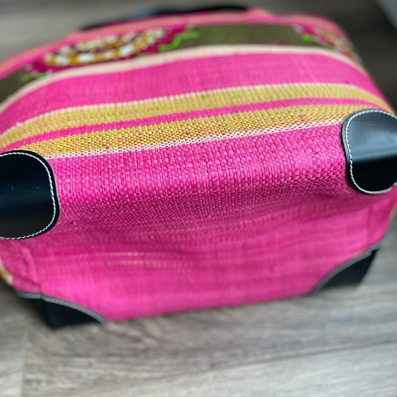 Woven Handbag - Picture 4 of 4